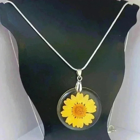 Mom's Island Beads Jewelry - Hippie flower necklace